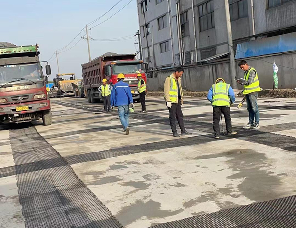 茶陵老材料的新故事：玻璃纤维土工格栅如何在‘白改黑’浪潮中重获新生？